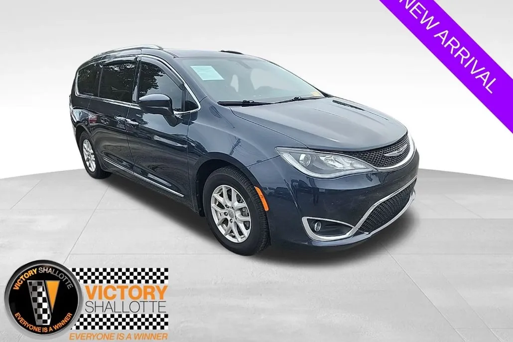 2020 Chrysler Pacifica Touring L photo 1