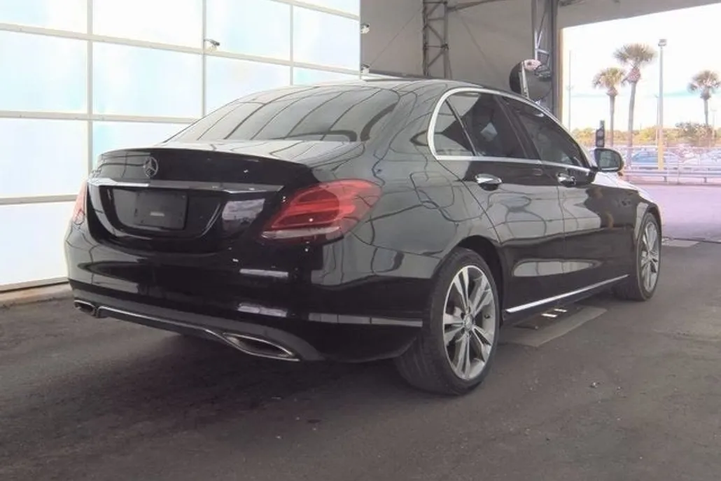 2016 Mercedes Benz C 300 photo 1