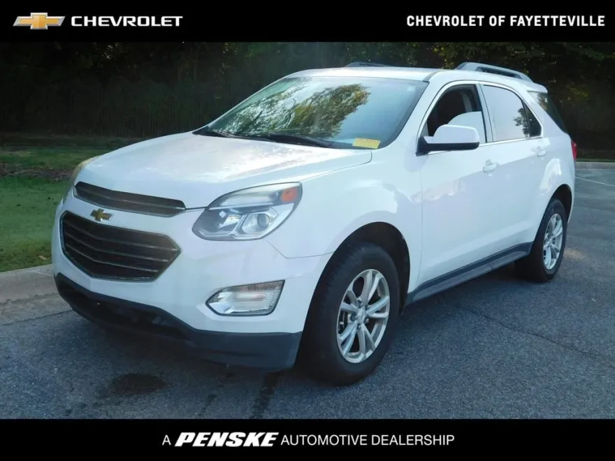 2017 Chevrolet Equinox LT photo 1