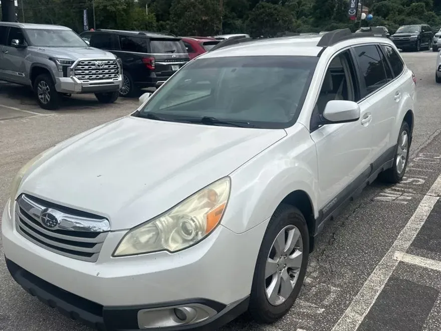 2011 Subaru Outback 2.5i Premium photo 1