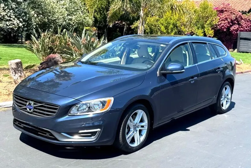 2015 Volvo V60 T5 Drive-E Premier photo 1