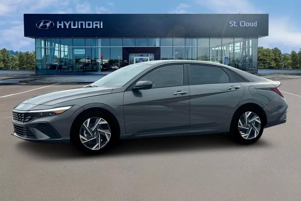 2025 Hyundai Elantra SEL Sport photo 1