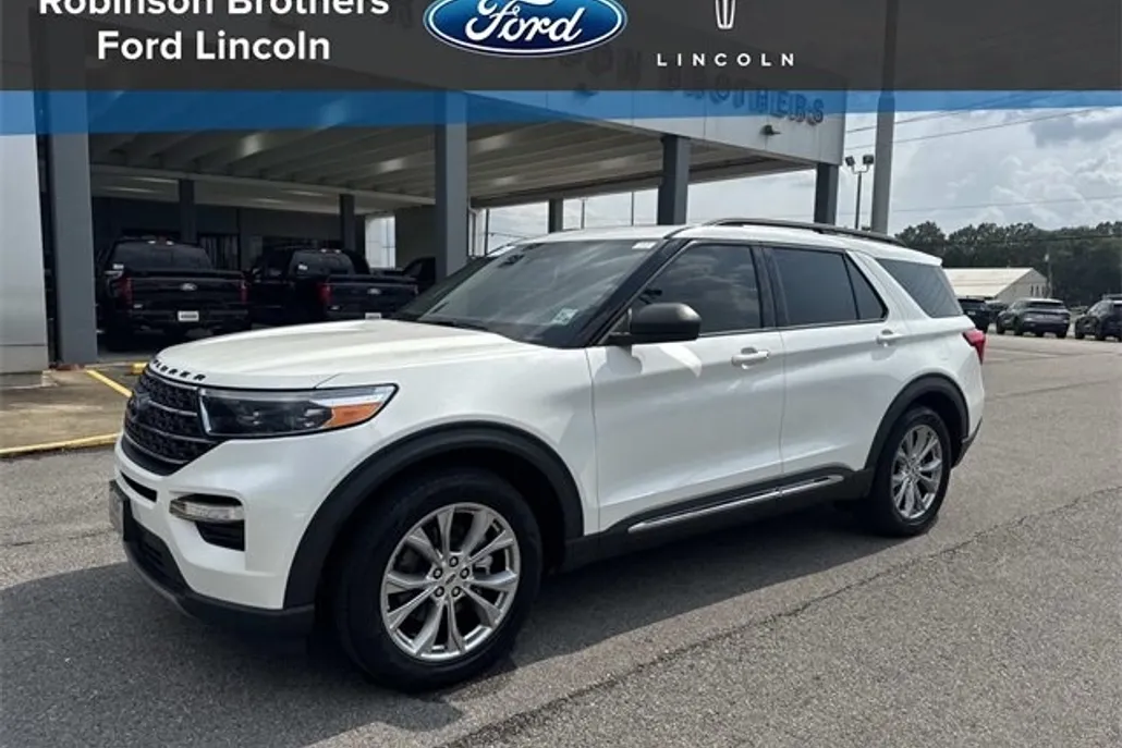 2021 Ford Explorer XLT photo 1
