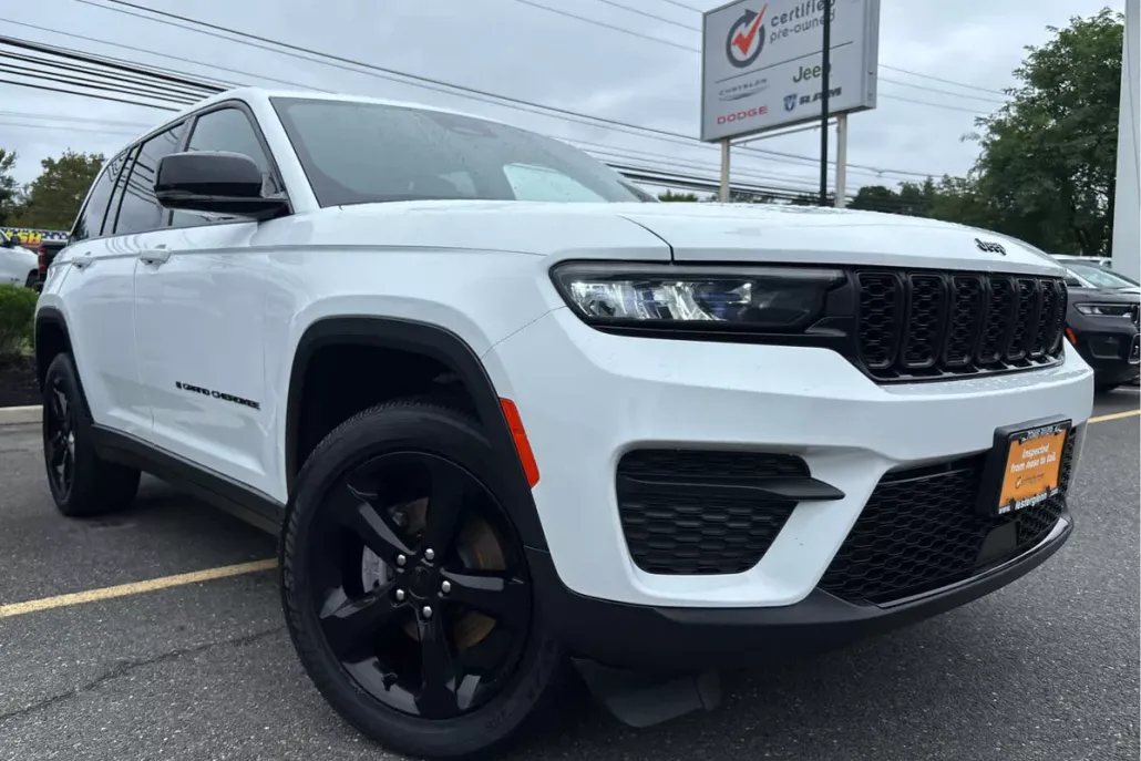 2023 Jeep Grand Cherokee Altitude photo 1