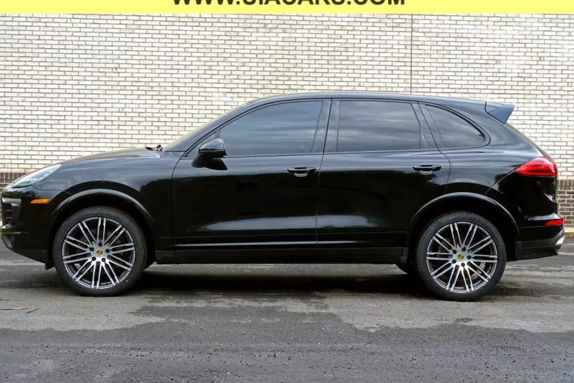 2017 Porsche Cayenne photo 1