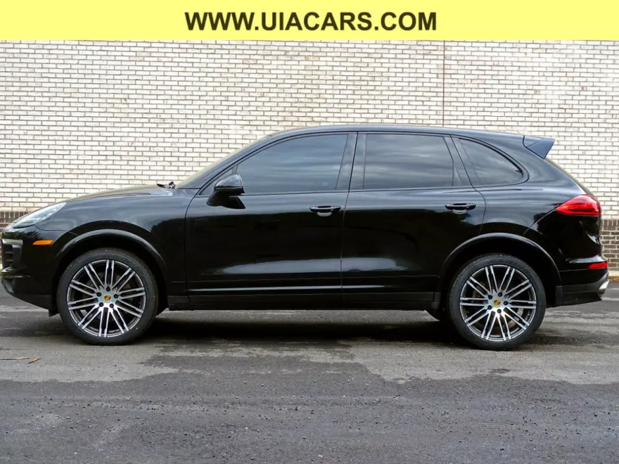 2017 Porsche Cayenne photo 1
