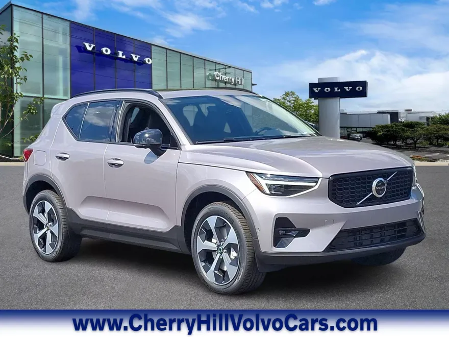 2026 Volvo XC40 Plus photo 1