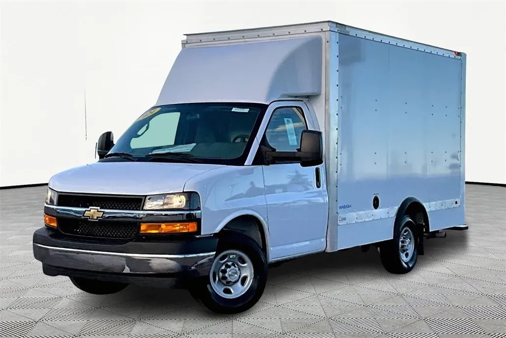 2024 Chevrolet Express Cutaway 3500 photo 1
