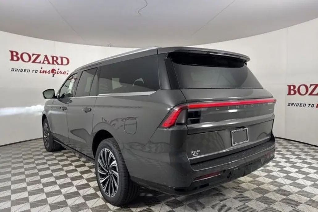2025 Lincoln Navigator Black Label photo 1