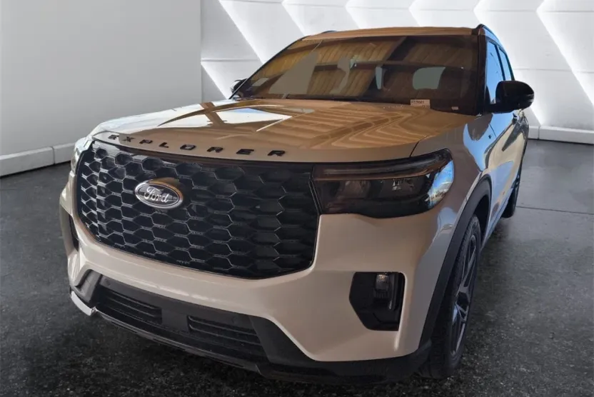 2025 Ford Explorer ST-Line photo 1
