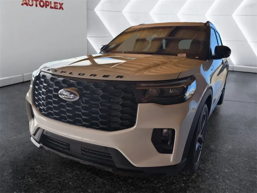 2025 Ford Explorer ST-Line photo 1