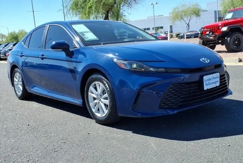 2025 Toyota Camry LE photo 1