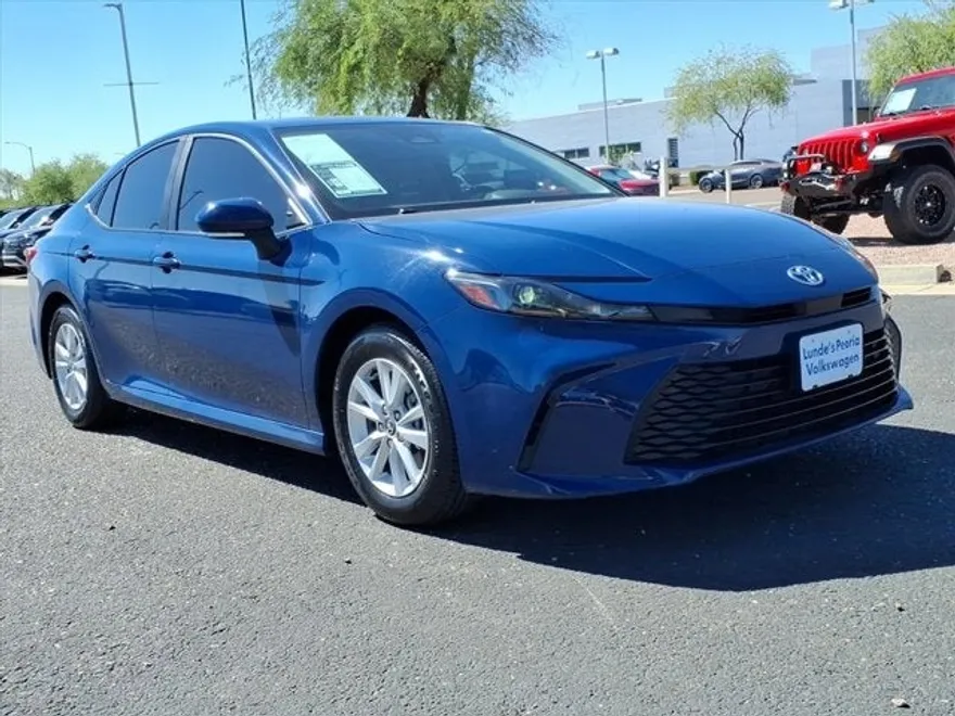 2025 Toyota Camry LE photo 1