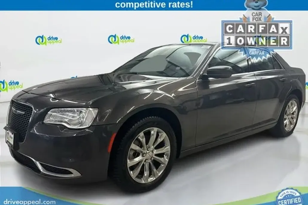 2022 Chrysler 300 Touring photo 1