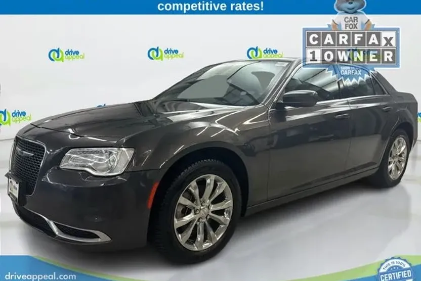 2022 Chrysler 300 Touring photo 1