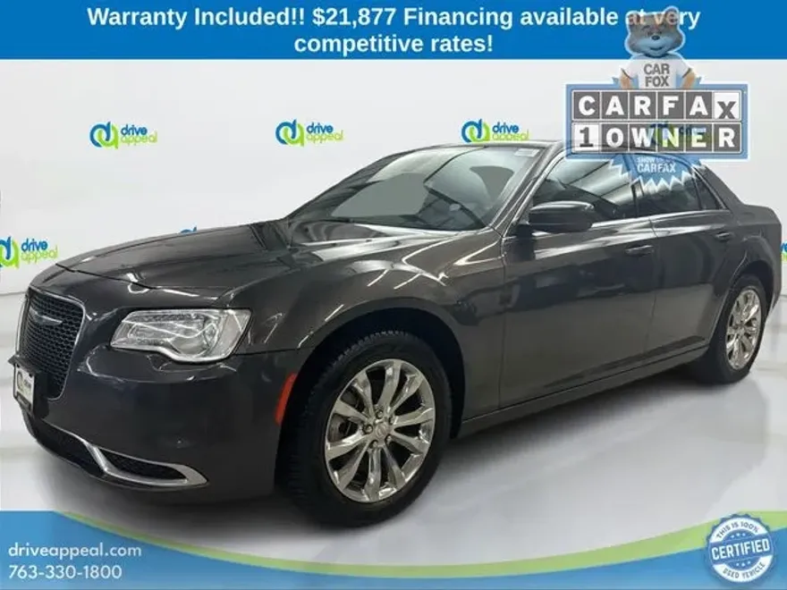 2022 Chrysler 300 Touring photo 1