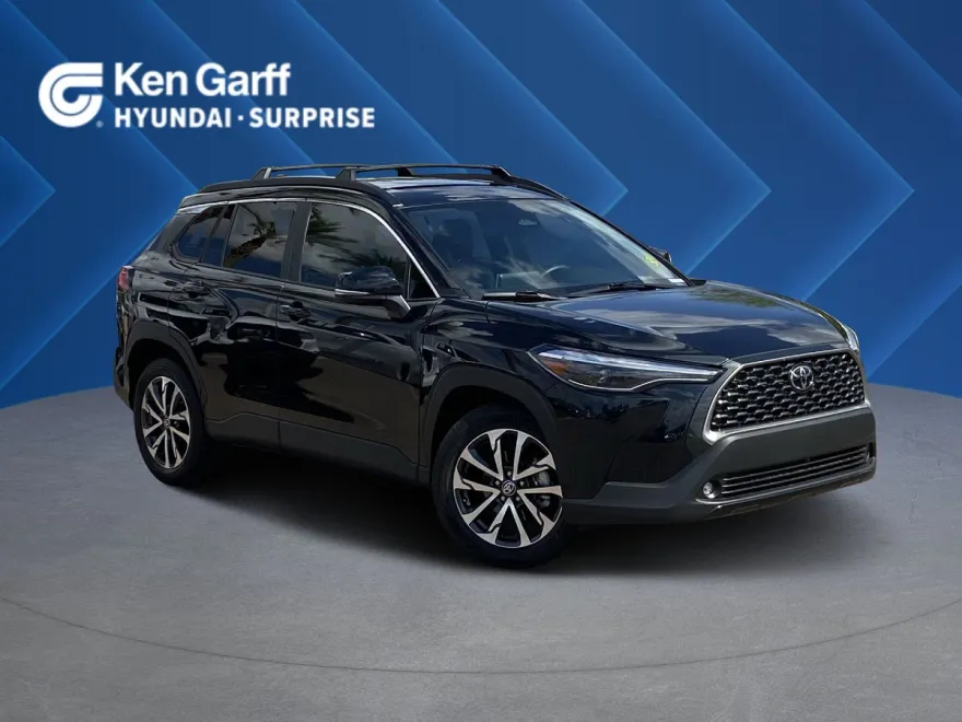 2025 Toyota Corolla Cross XLE photo 1