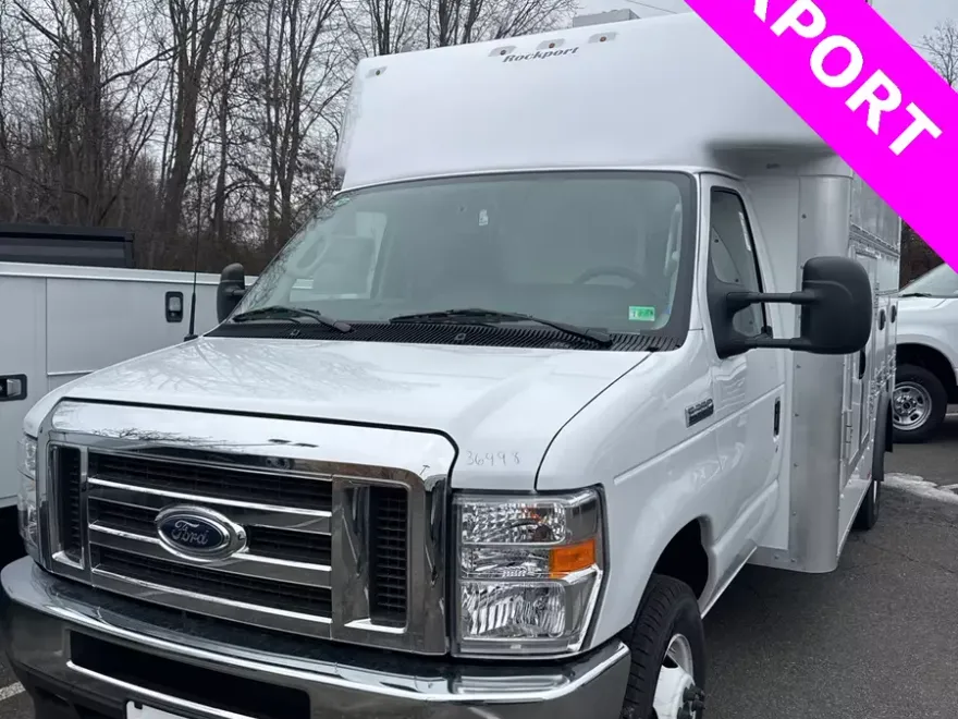 2025 Ford E-350 photo 1