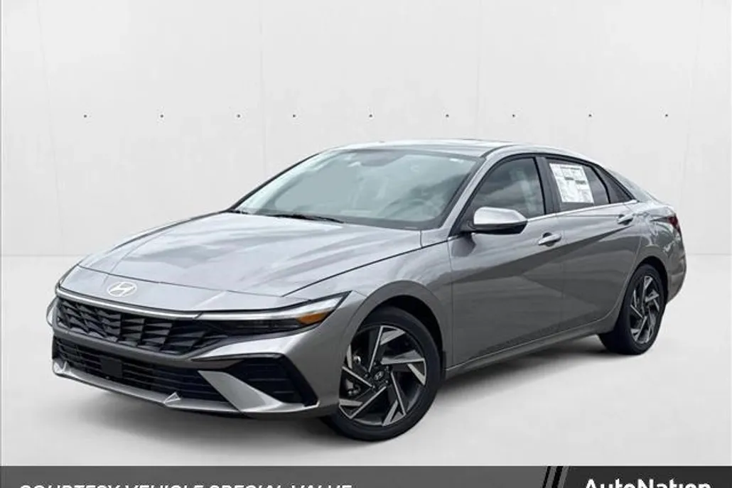 2025 Hyundai Elantra Limited photo 1