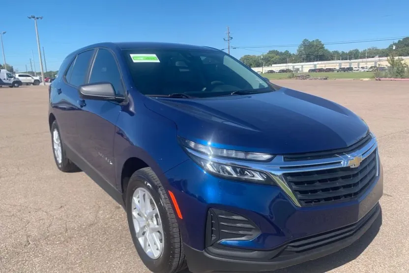 2022 Chevrolet Equinox LS photo 1