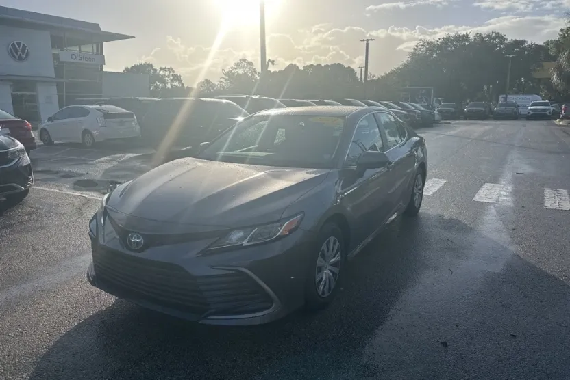 2024 Toyota Camry Hybrid LE photo 1