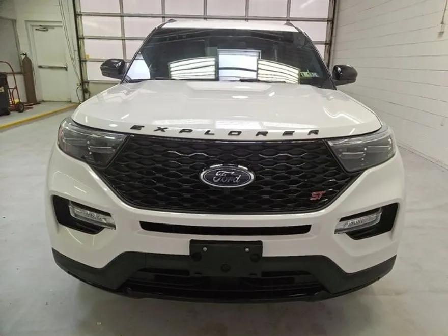 2022 Ford Explorer ST photo 1