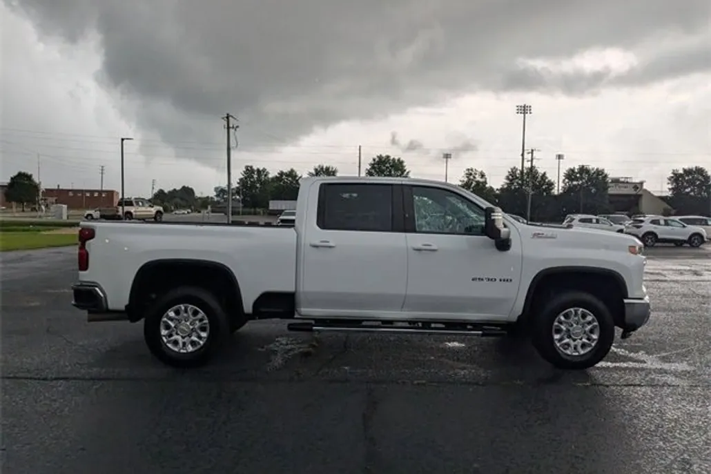 2024 Chevrolet Silverado 2500HD LT photo 1