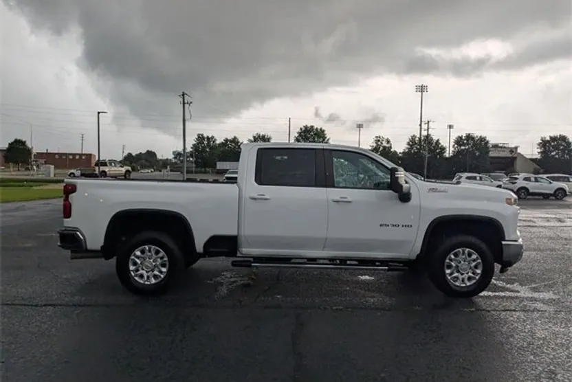 2024 Chevrolet Silverado 2500HD LT photo 1