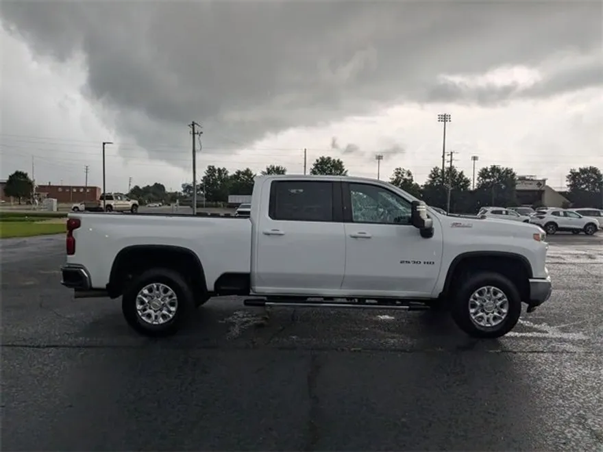 2024 Chevrolet Silverado 2500HD LT photo 1