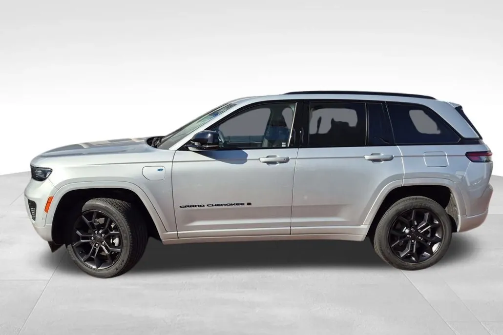 2023 Jeep Cherokee 4xe photo 1