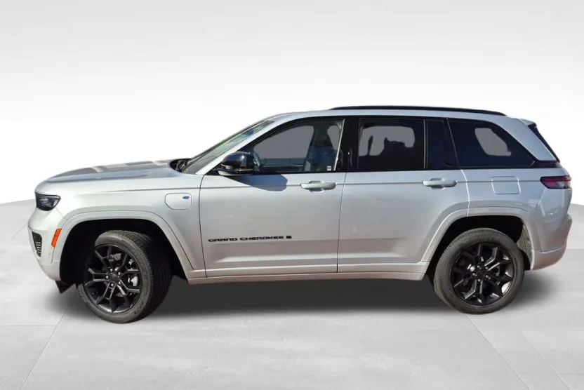 2023 Jeep Cherokee 4xe photo 1