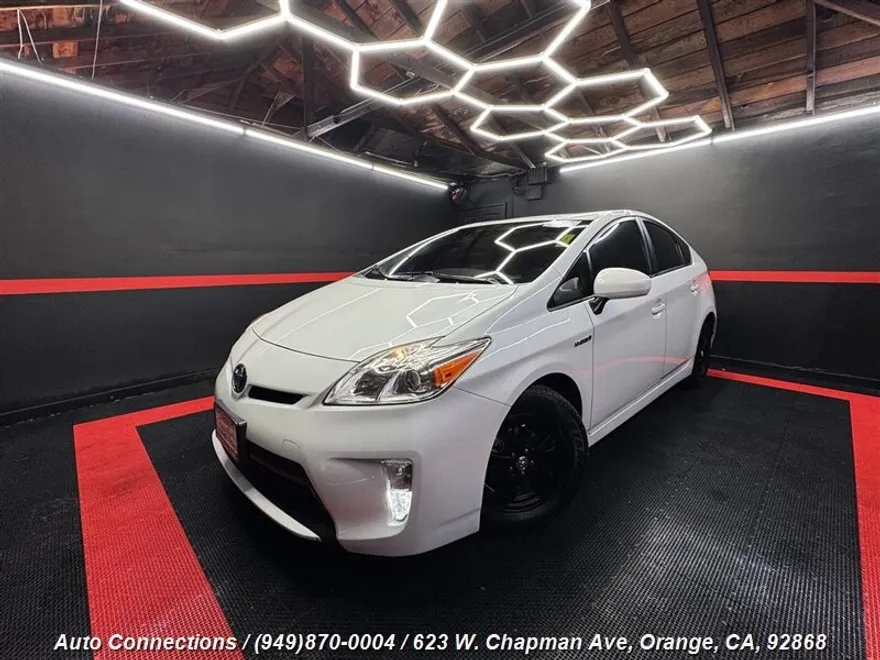 2014 Toyota Prius Four photo 1