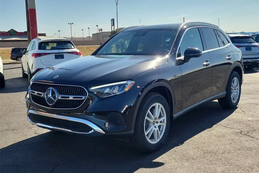 2025 Mercedes Benz GLC 300 photo 1