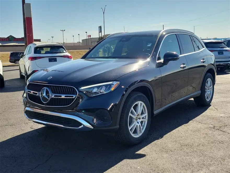 2025 Mercedes Benz GLC 300 photo 1