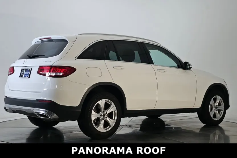 2018 Mercedes Benz GLC 300 4MATIC photo 1