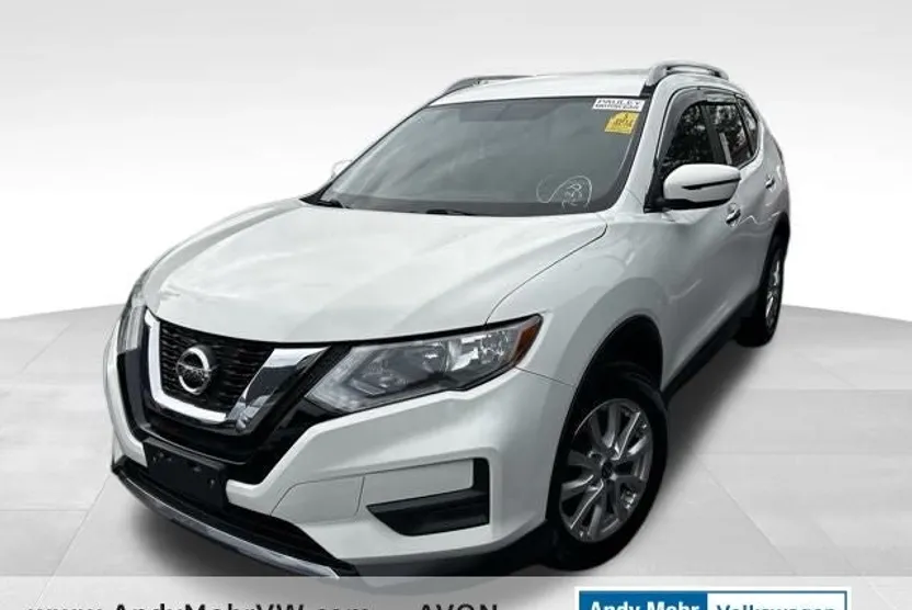2017 Nissan Rogue SV photo 1