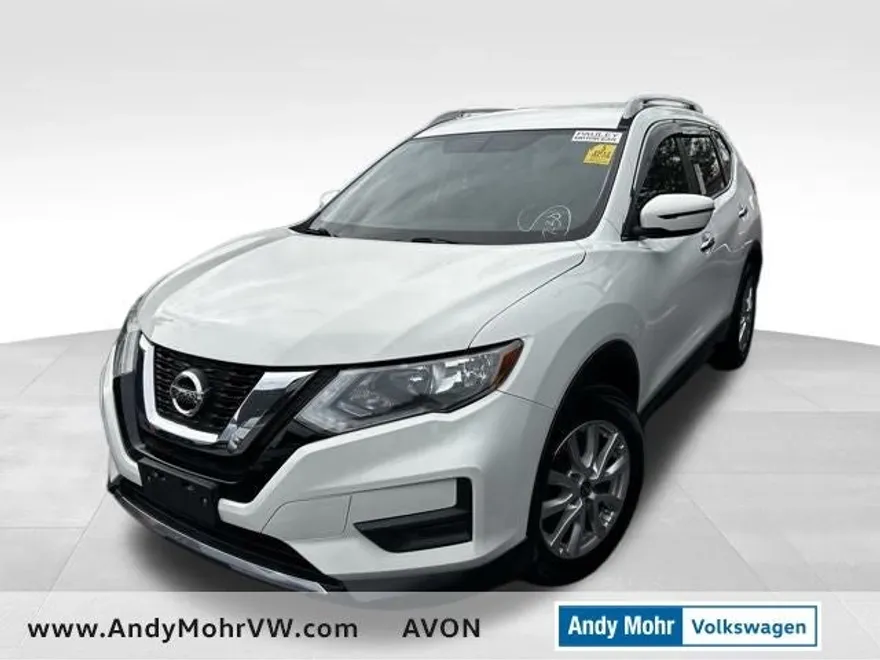 2017 Nissan Rogue SV photo 1