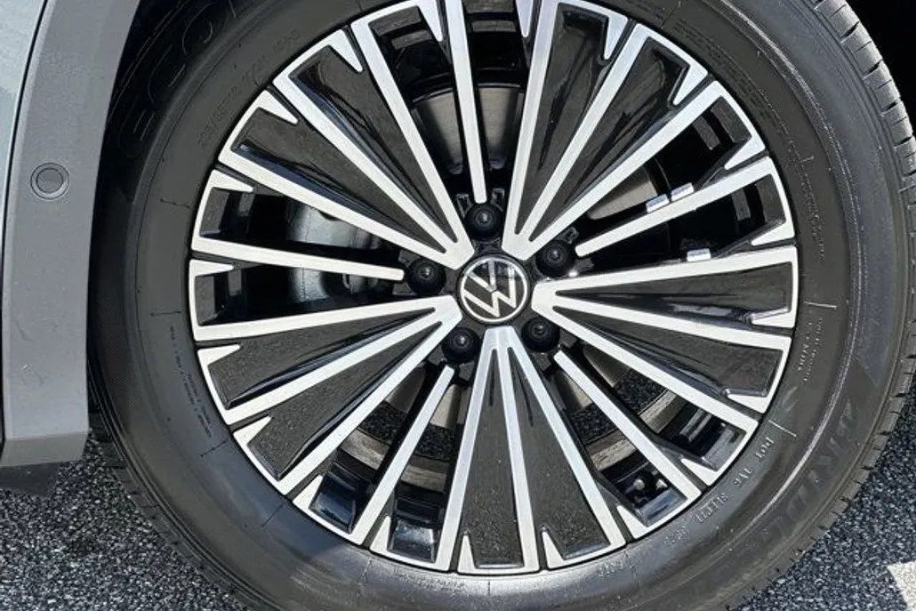 2025 Volkswagen Tiguan S photo 1