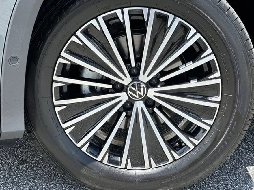 2025 Volkswagen Tiguan S photo 1