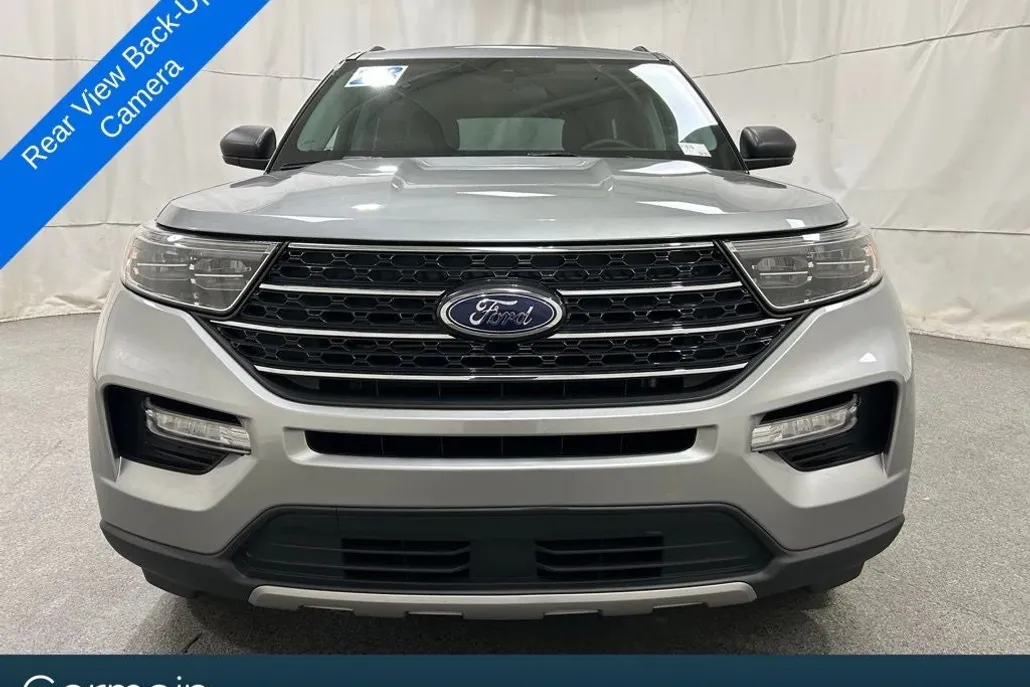 2023 Ford Explorer XLT photo 1