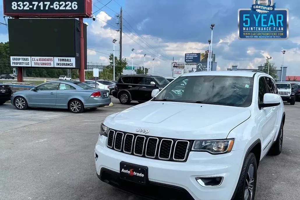 2019 Jeep Grand Cherokee Laredo photo 1
