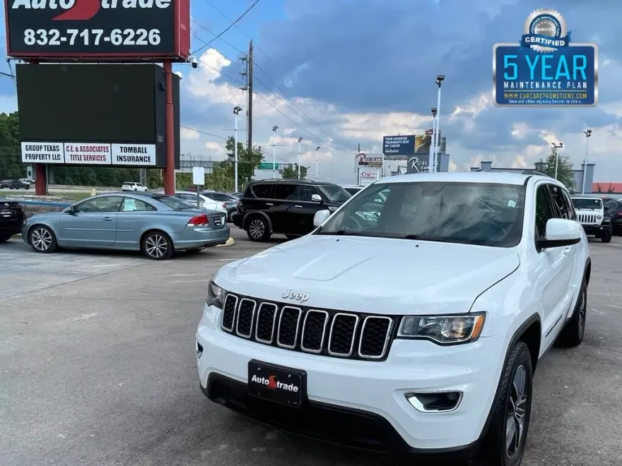 2019 Jeep Grand Cherokee Laredo photo 1