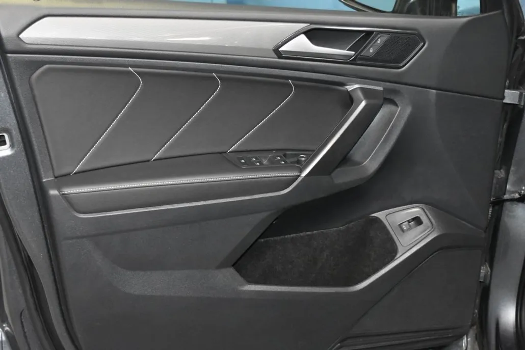 2024 Volkswagen Tiguan SE Sport photo 1