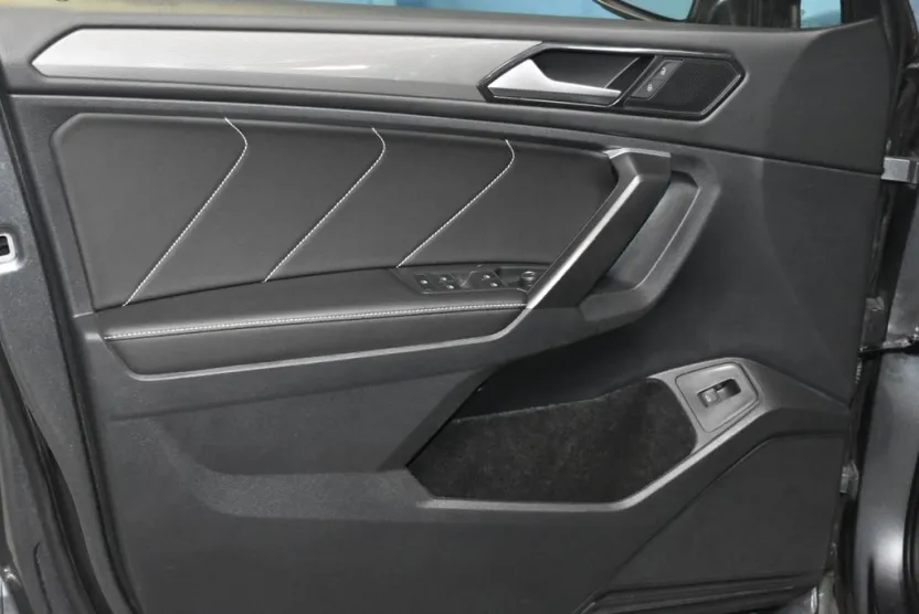 2024 Volkswagen Tiguan SE Sport photo 1
