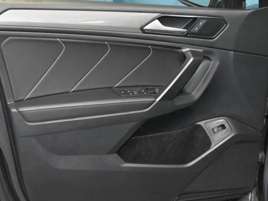 2024 Volkswagen Tiguan SE Sport photo 1
