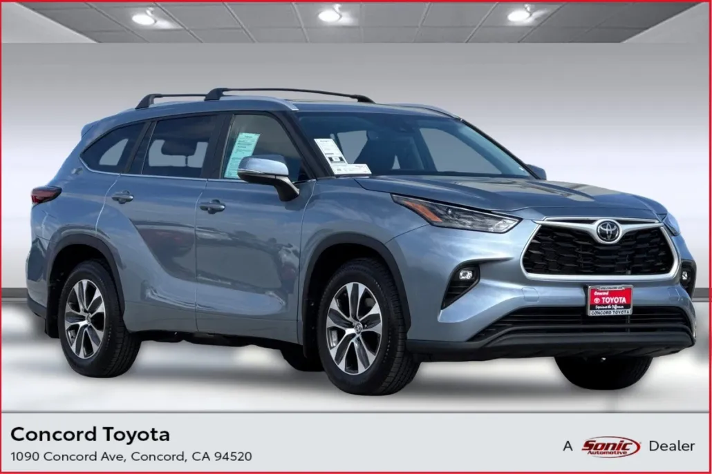 2024 Toyota Highlander XLE photo 1