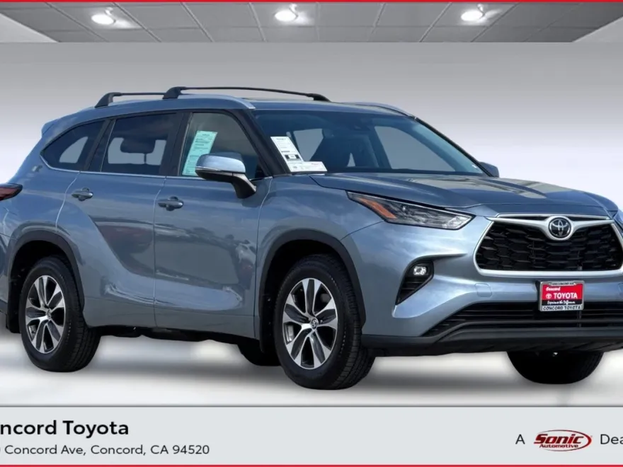 2024 Toyota Highlander XLE photo 1