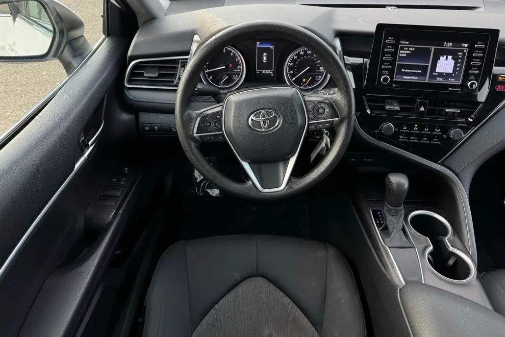 2021 Toyota Camry LE photo 1