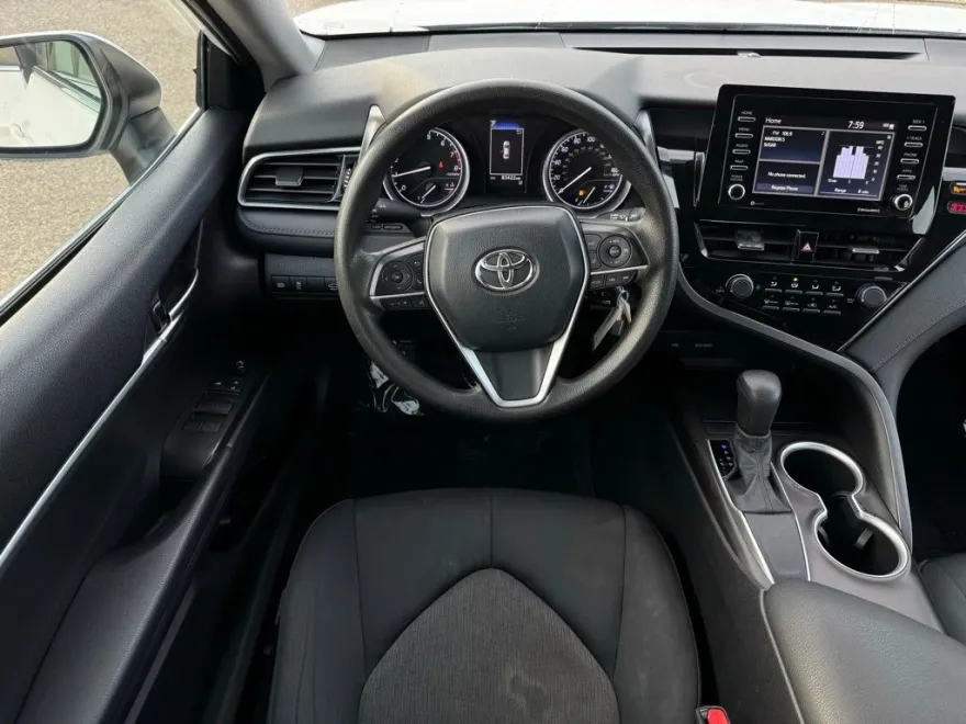 2021 Toyota Camry LE photo 1