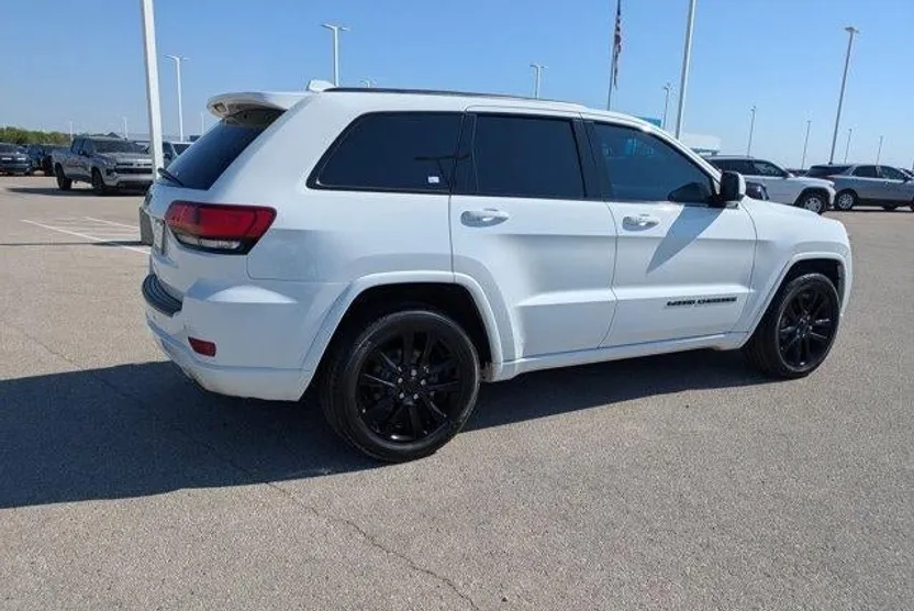 2019 Jeep Grand Cherokee Altitude photo 1